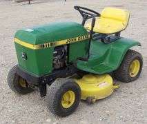 U-426 John Deere 111 Lawn Mower