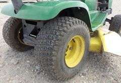 U-426 John Deere 111 Lawn Mower