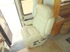 U-1267 2005 Monaco Dynasty Motor Coach