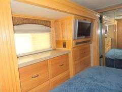 U-1267 2005 Monaco Dynasty Motor Coach