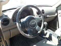 U-1060  2006 Jeep Liberty
