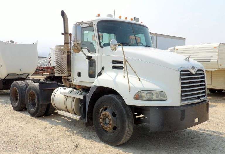 U-1518 2007 Mack CXN613 Truck Tractor