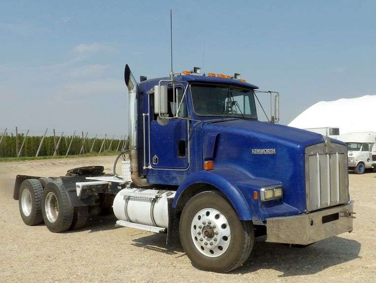 U-1456  1994 Kenworth T800 Truck Tractor