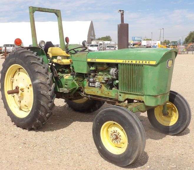 U-1560 John Deere 2030 Tractor