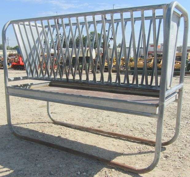 U-1555 Standing Hay Feeder