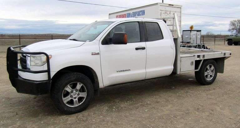P-835 2010 Toyota Tundra 4x4 Flatbed Pickup
