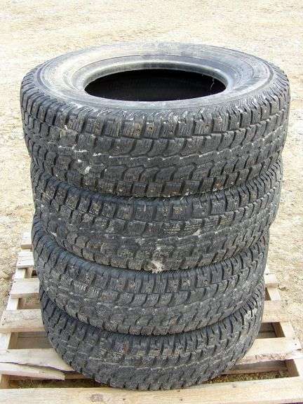 B-192  Wintercat Studded Tires (4)