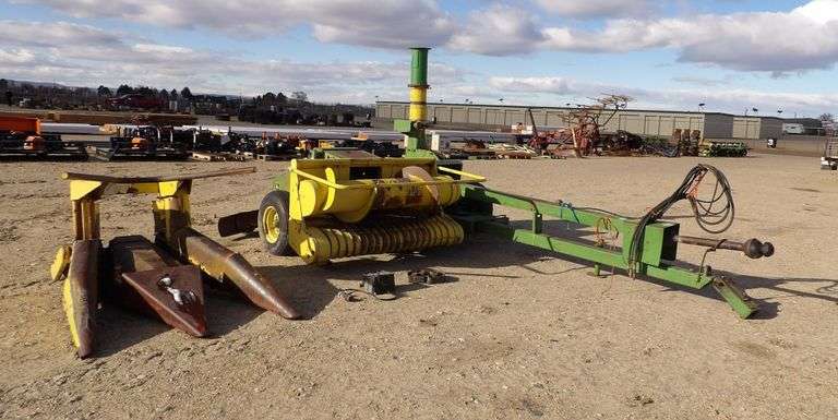 P-894 John Deere 3940 Corn Chopper