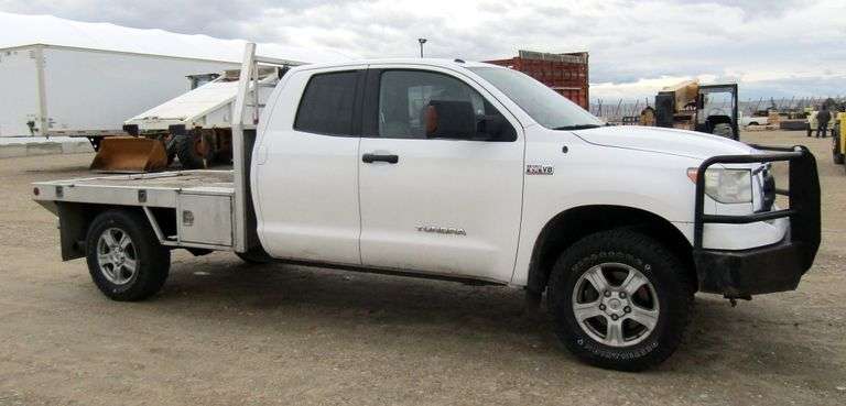 P-835 2010 Toyota Tundra 4x4 Flatbed Pickup