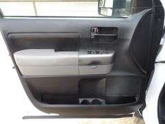 P-835 2010 Toyota Tundra 4x4 Flatbed Pickup