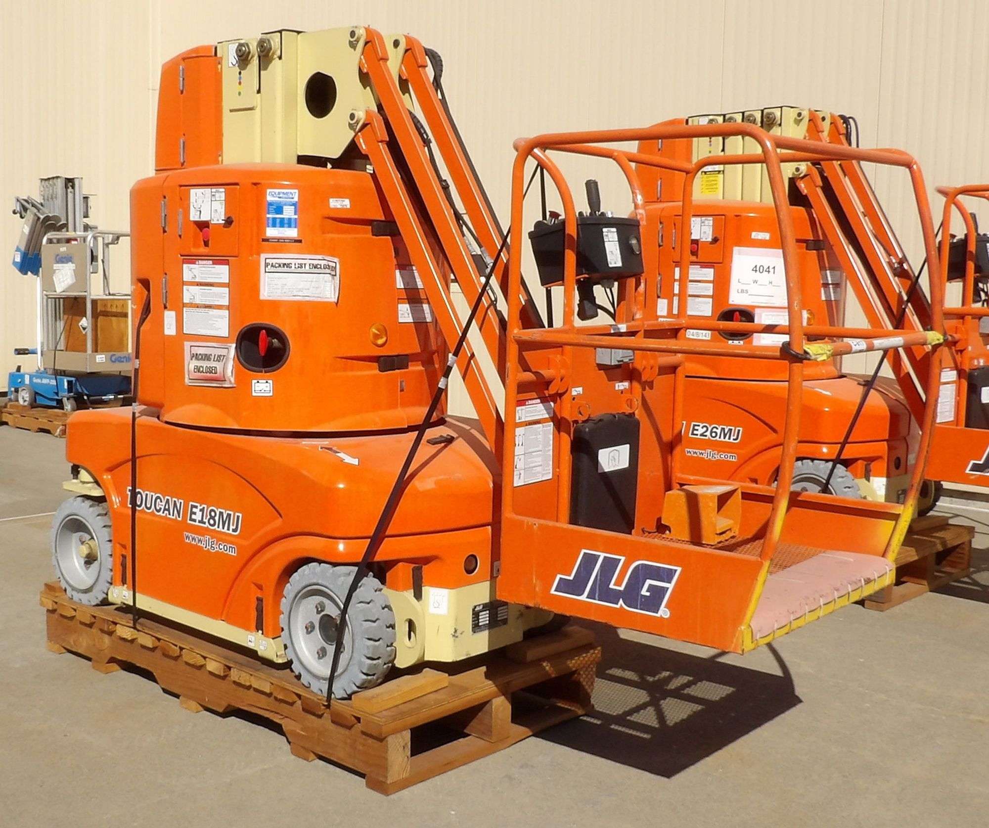 C-817 JLG Snorkel Lift