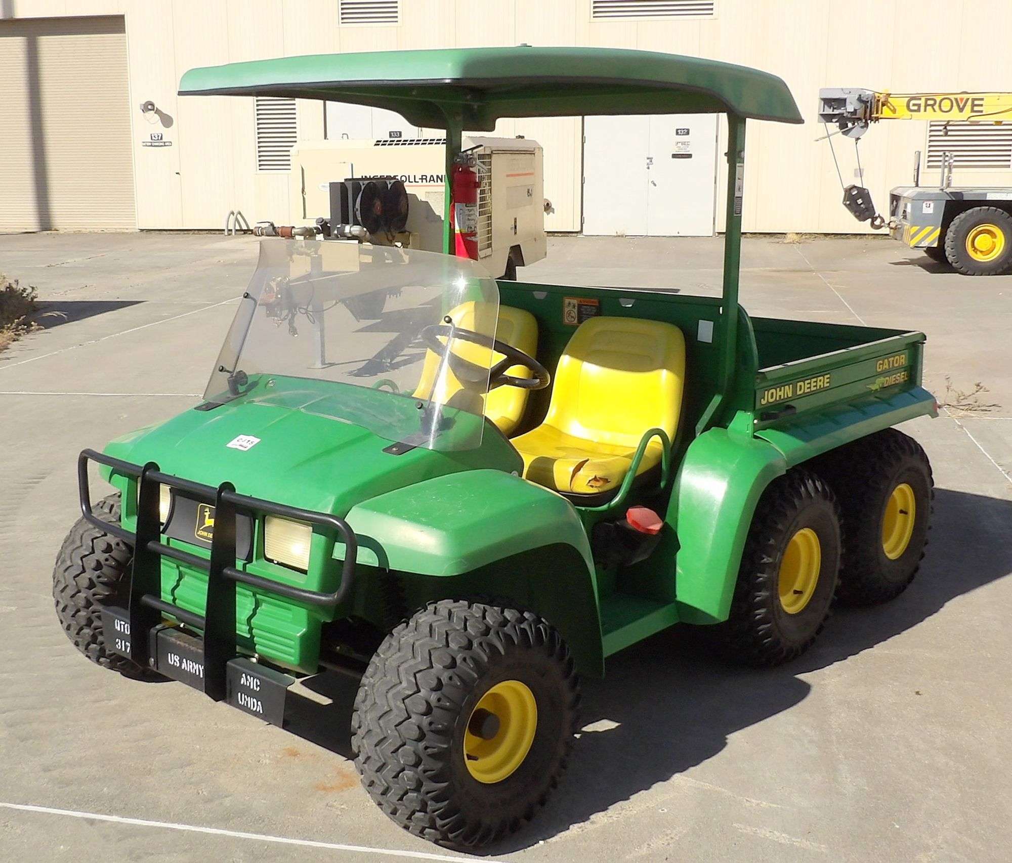 C-815 John Deere Gator
