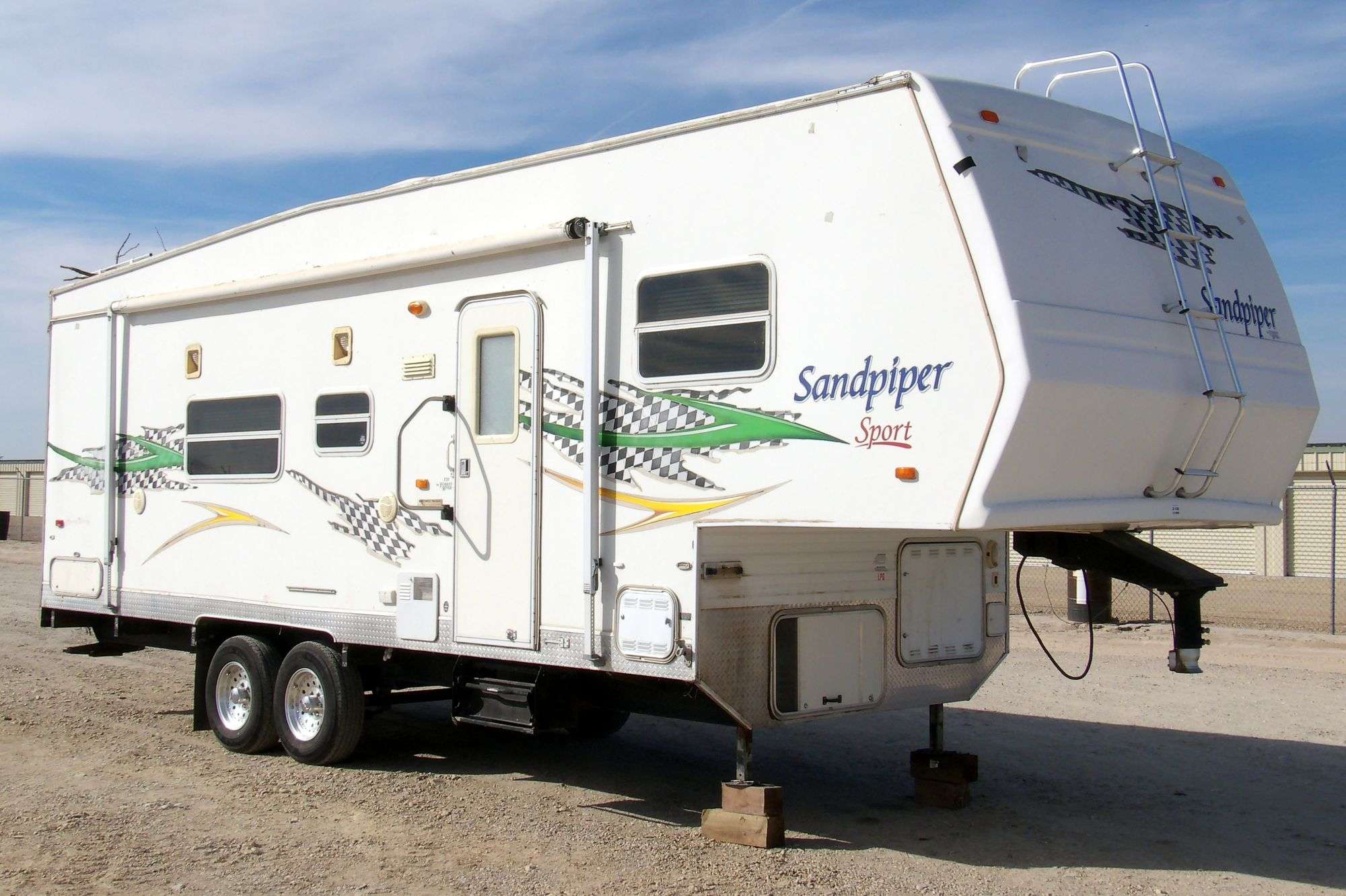 Z-108 2005 Sandpiper Sport Toy Hauler Travel Trailer