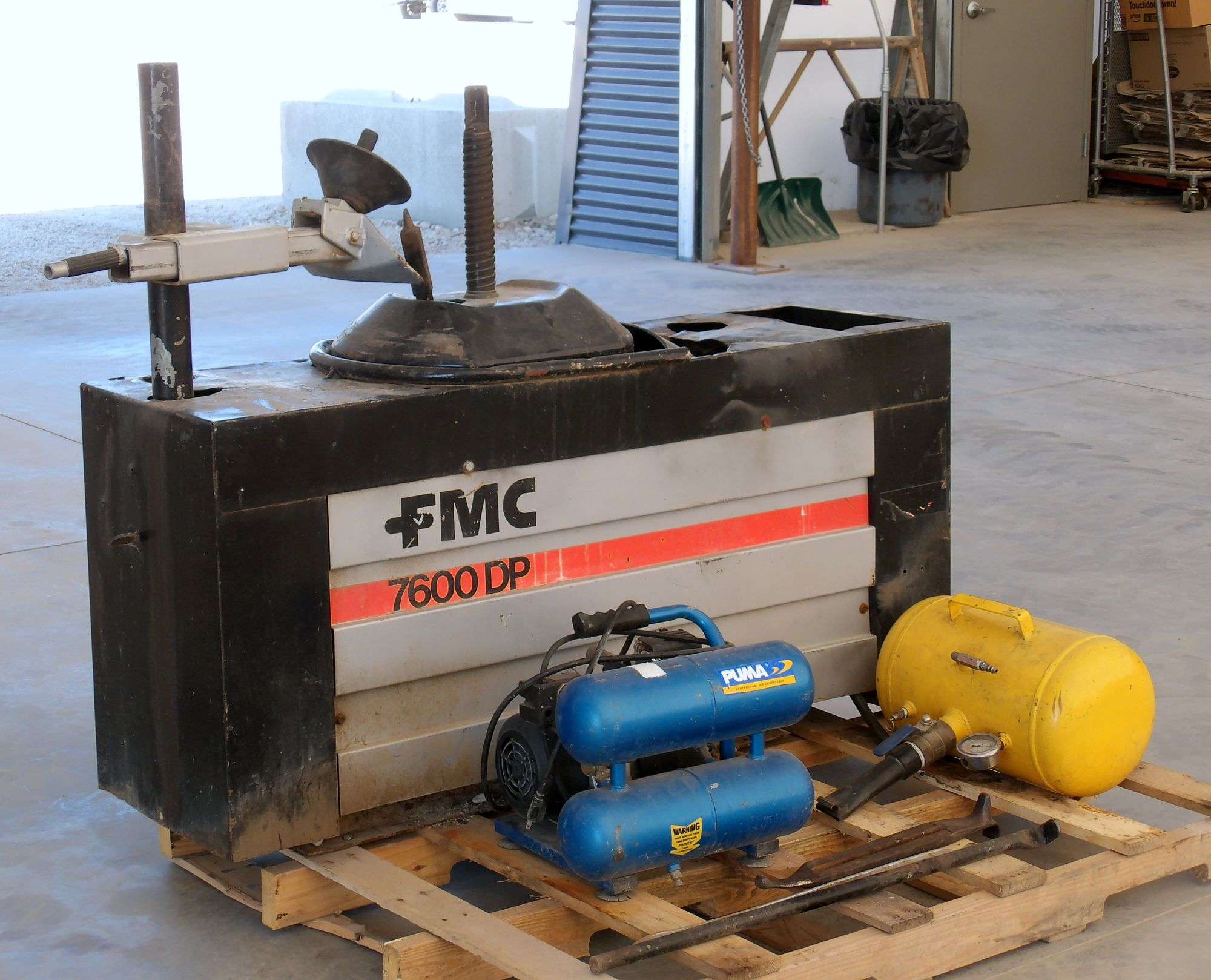 Z-319 FMC Tire Changer with Air Compressor & Tank