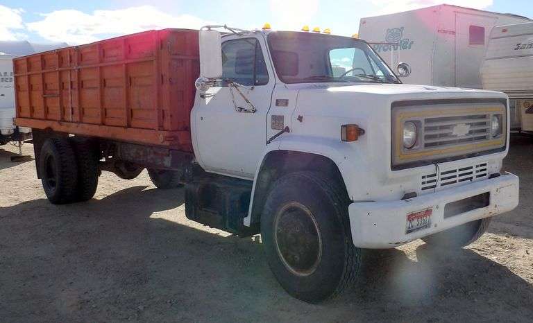 B-1030 1976 Chevy C65 Grain Truck