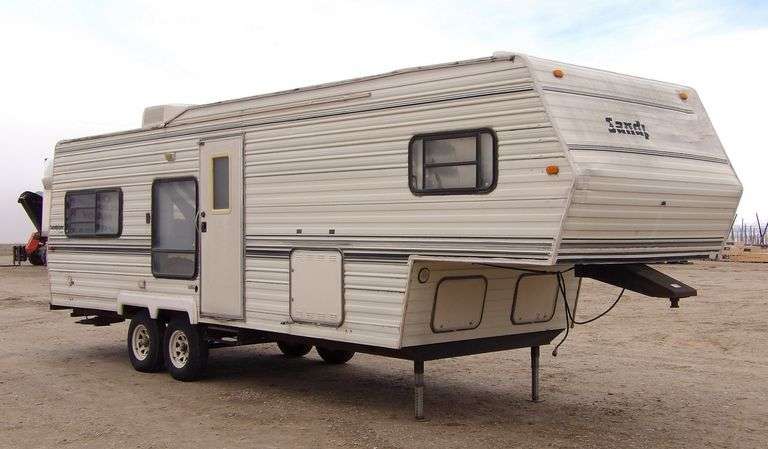 B-925 1992 Sandpiper 5th Wheel Travel Trailer