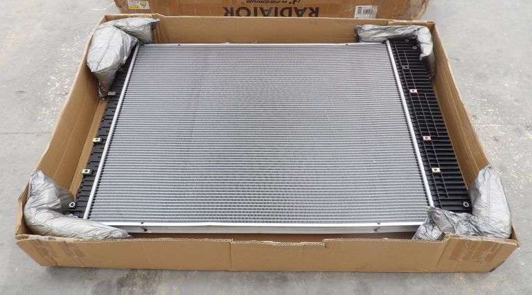 B-861 Freightliner Radiator