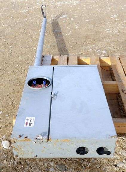 B-420  200 AMP Meter Base