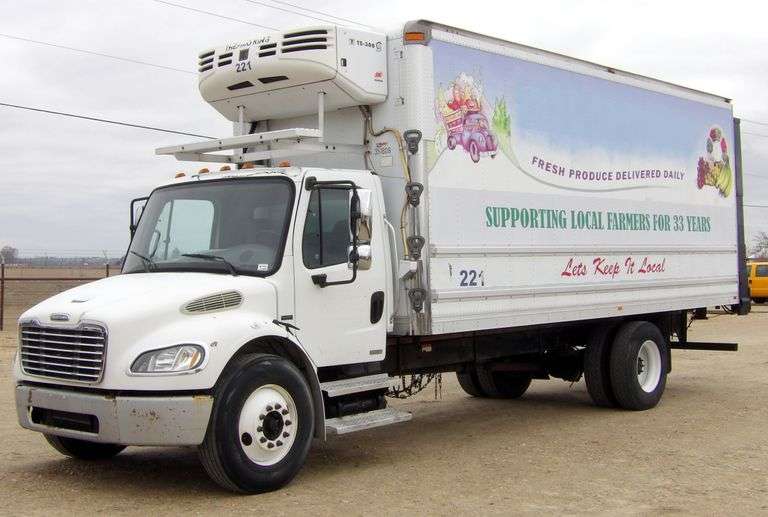 B-765  2005 Freightliner Reefer Truck