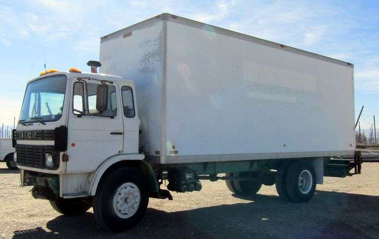 B-1209  1981 Mack Box Truck