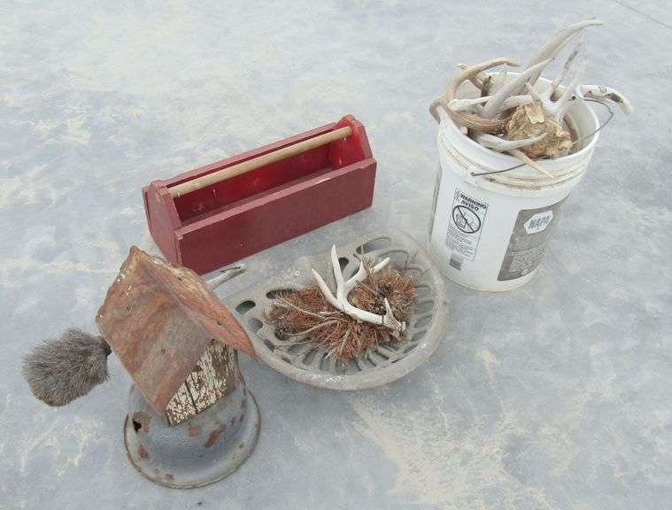 B-1028  Yard Art + Bird House + Antlers