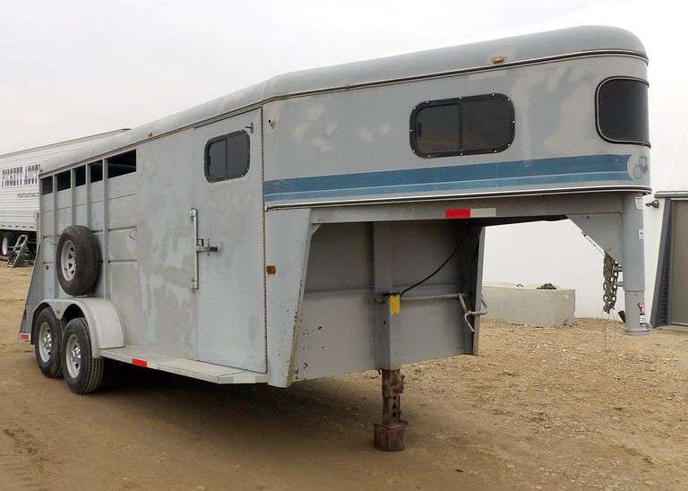 B-203 1993 Logan Coach Ranger 3 16' Gooseneck Stock Trailer