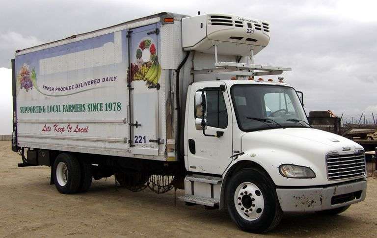 B-765  2005 Freightliner Reefer Truck