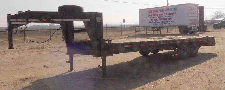 B-392 2006 C & B Quality Gooseneck Trailer