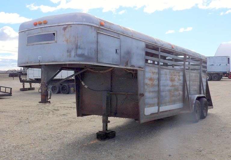 B-582 1977 WTWI Stock Trailer