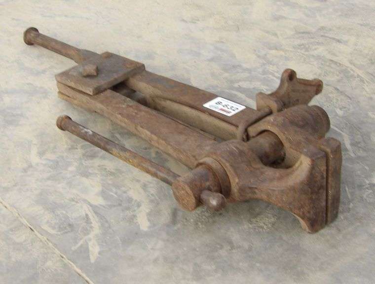 B-632  Post Vise