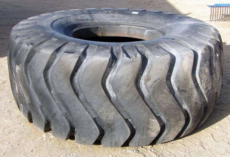 B-493 Livestock Tire Feeder