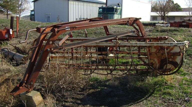 B-823 International Hay Rake