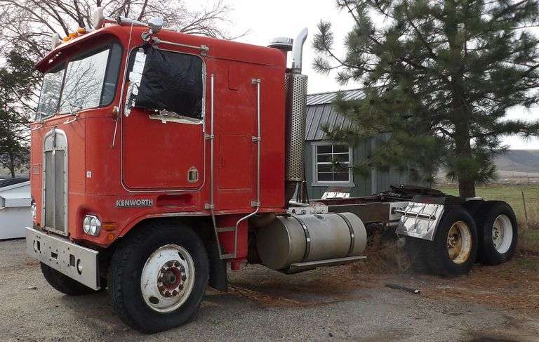 B-801 1974 Kenworth Cabover Truck