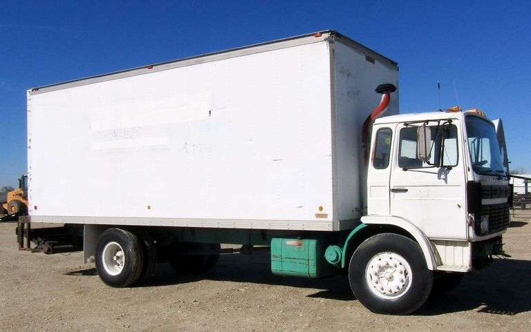 B-1209  1981 Mack Box Truck