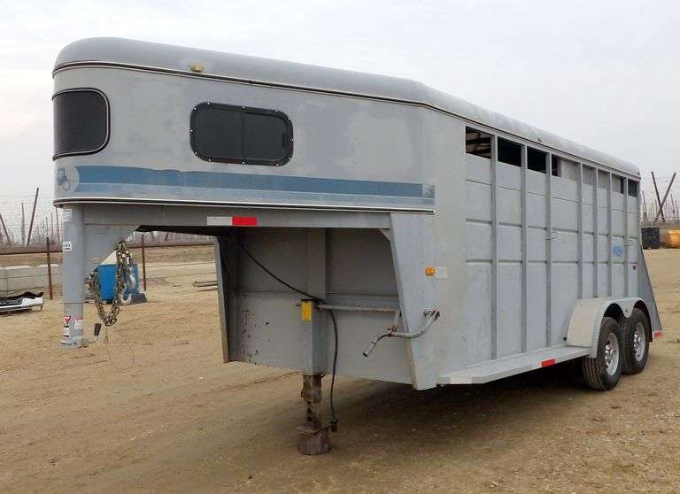 B-203 1993 Logan Coach Ranger 3 16' Gooseneck Stock Trailer