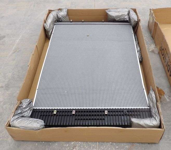 B-861 Freightliner Radiator