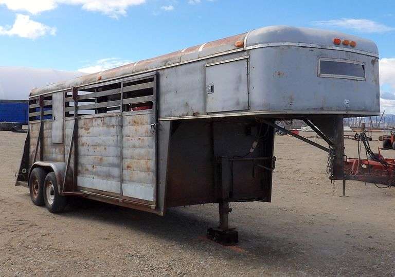 B-582 1977 WTWI Stock Trailer