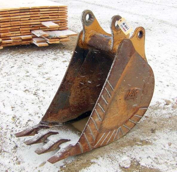 B-961 Backhoe Bucket