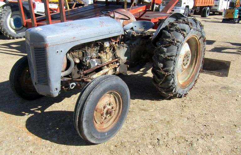 B-1124  Massey Ferguson Tractor