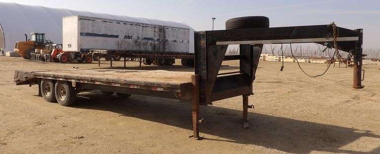 B-392 2006 C & B Quality Gooseneck Trailer