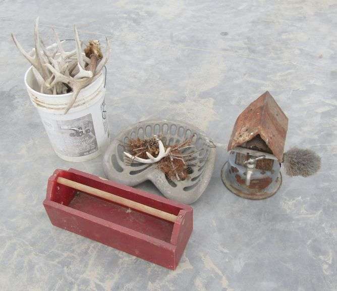 B-1028  Yard Art + Bird House + Antlers