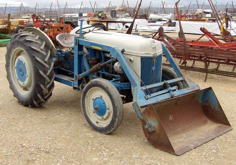 B-1110  Ford Tractor