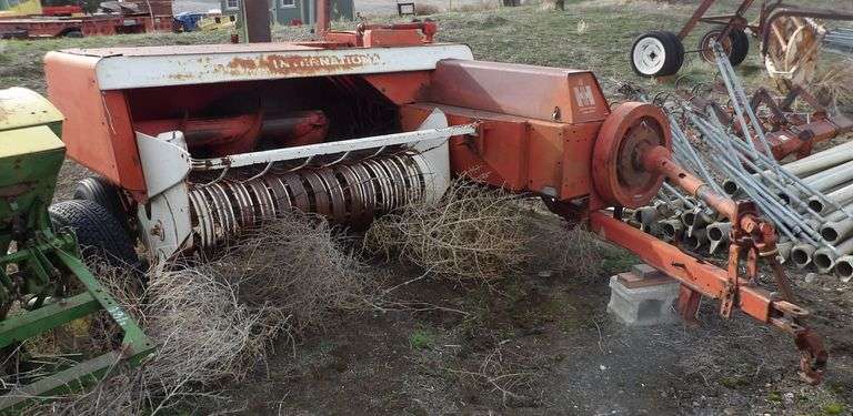 B-827 International Baler