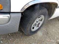 B-579  2004 GMC Sierra 1/2 Ton Pickup