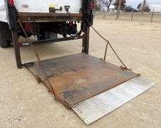 B-765  2005 Freightliner Reefer Truck