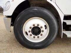 B-765  2005 Freightliner Reefer Truck