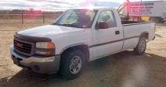 B-579  2004 GMC Sierra 1/2 Ton Pickup