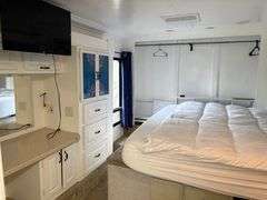 B-136 2004 Gulfstream Atrium 41' Motorhome