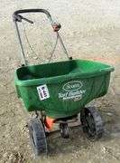 B-445  Scotts Turf Builder Spreader