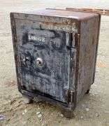 B-719  Metal Safe
